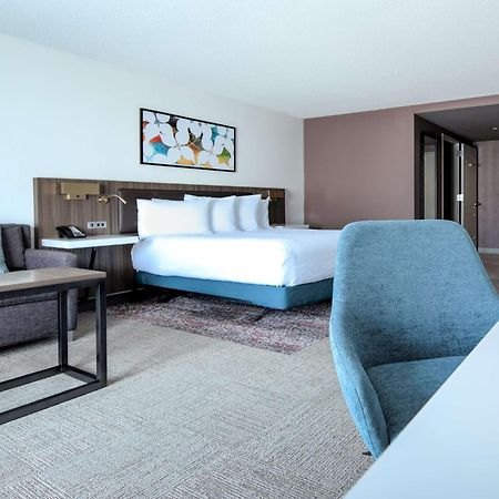 Hilton Garden Inn Newport News Bagian luar foto