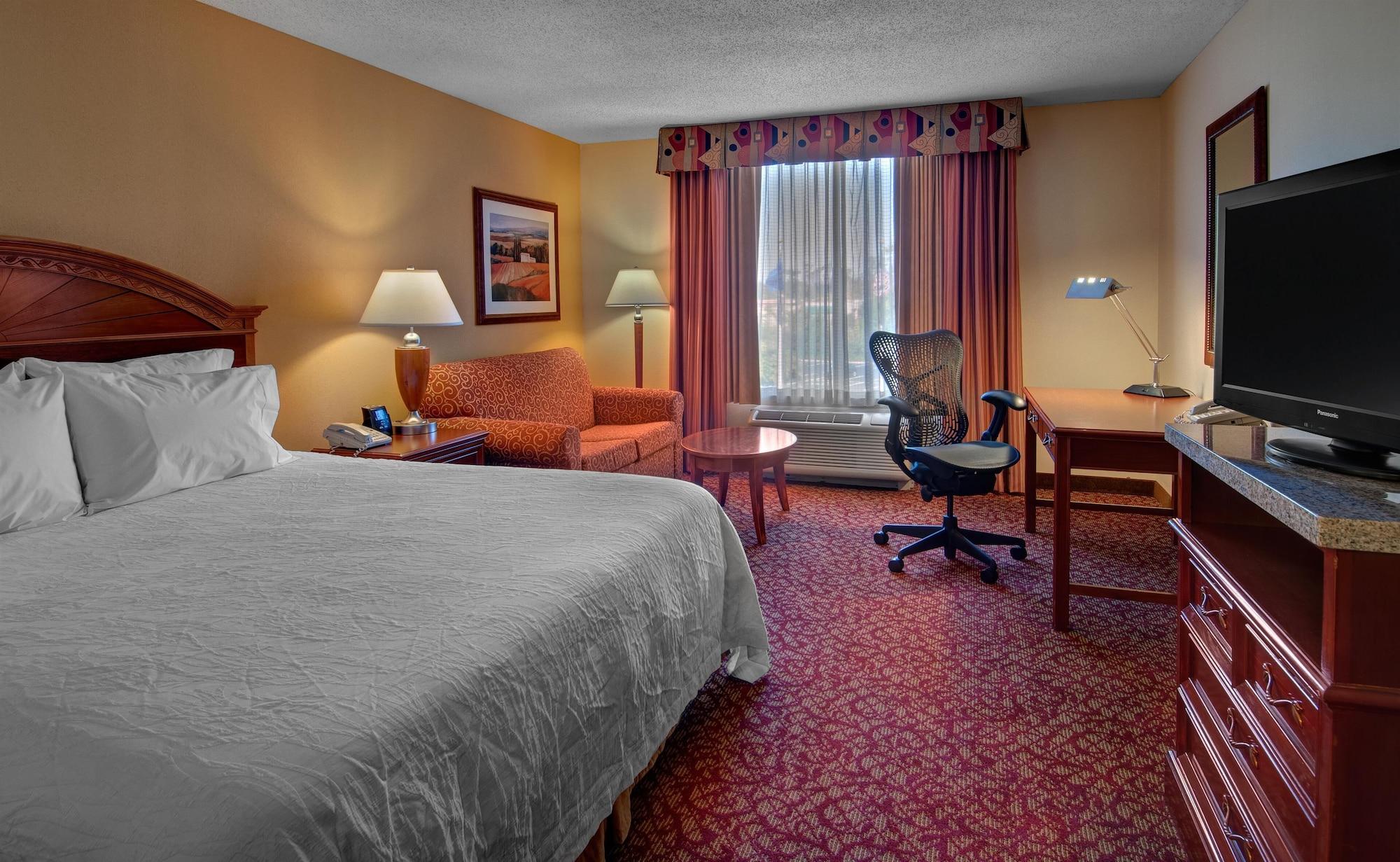 Hilton Garden Inn Newport News Bagian luar foto