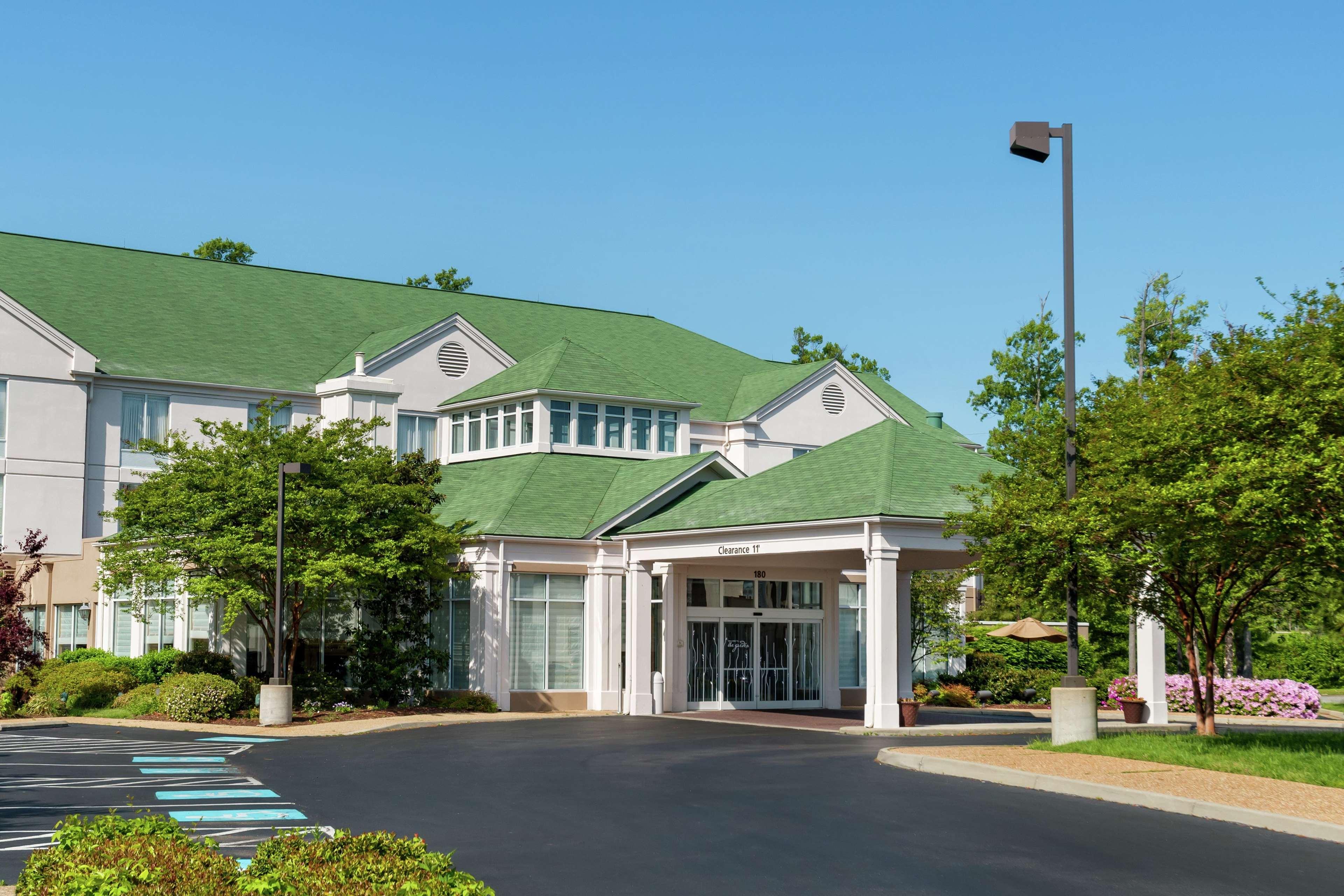 Hilton Garden Inn Newport News Bagian luar foto