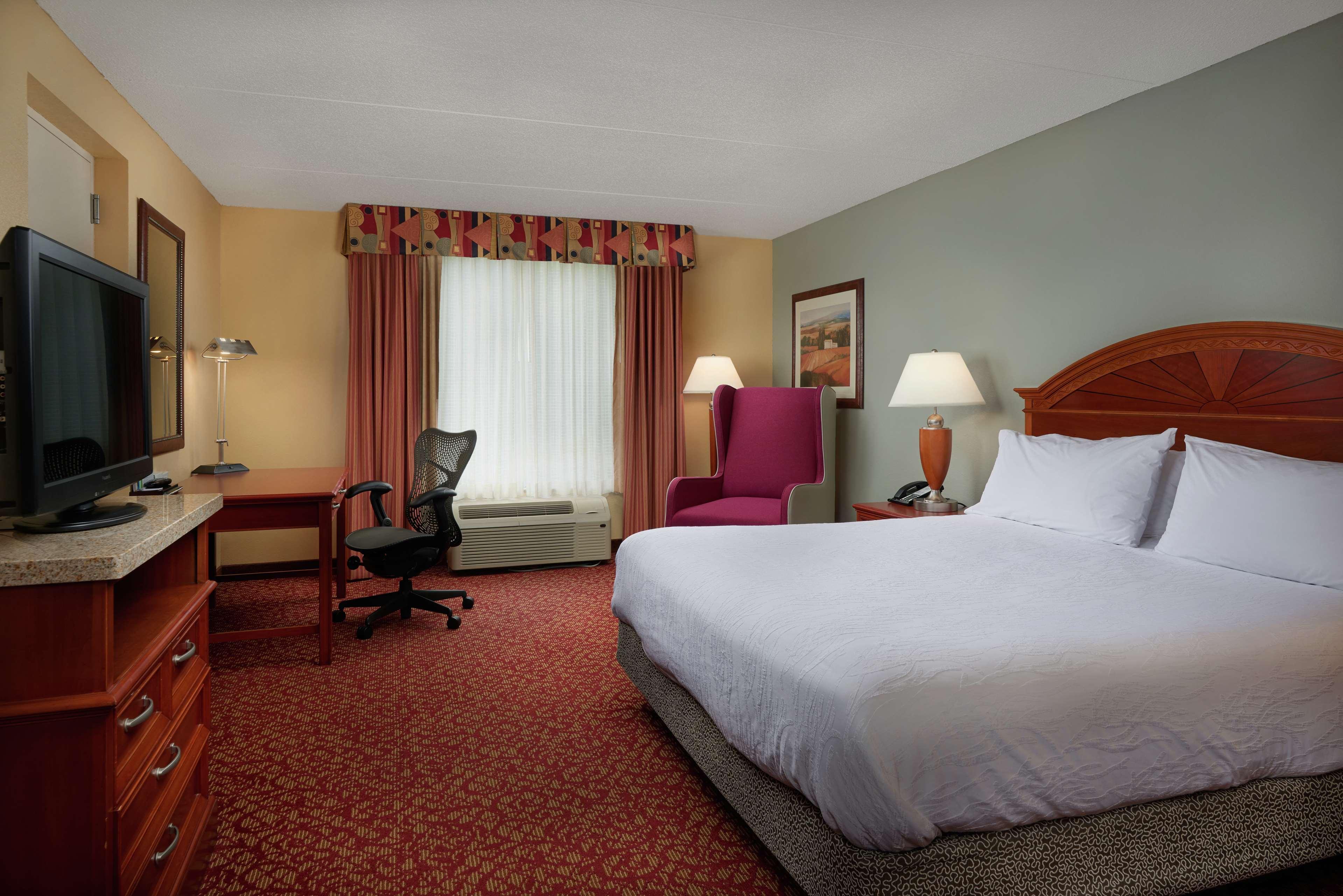 Hilton Garden Inn Newport News Bagian luar foto