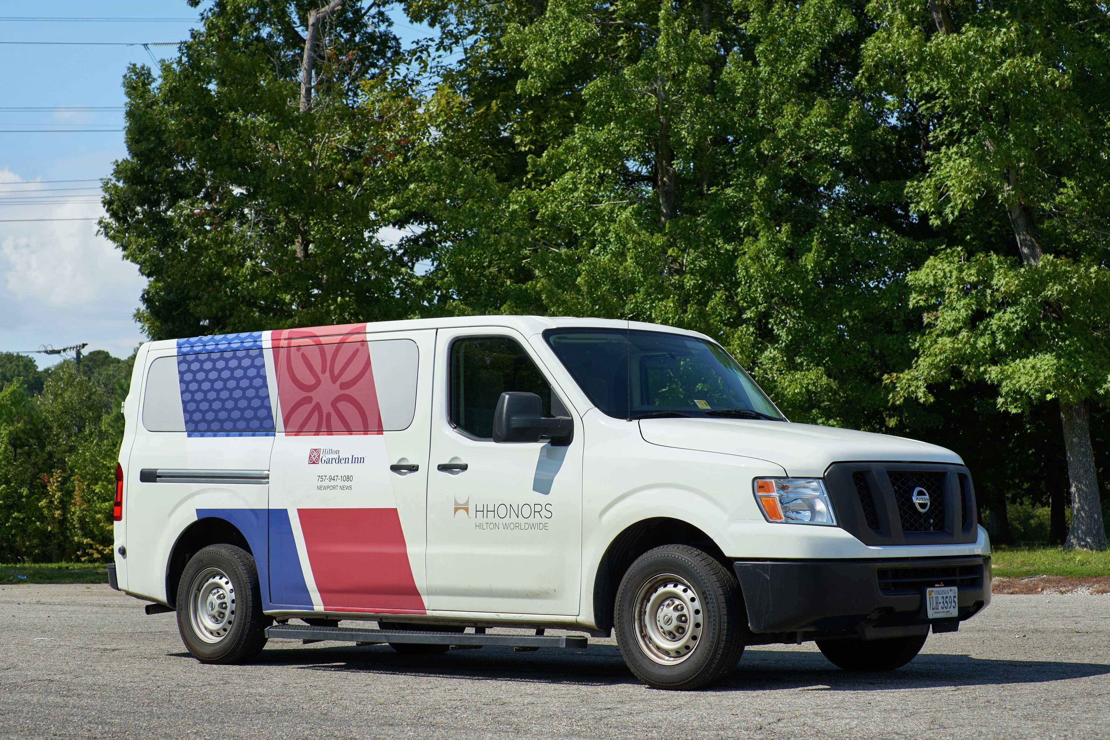Hilton Garden Inn Newport News Bagian luar foto