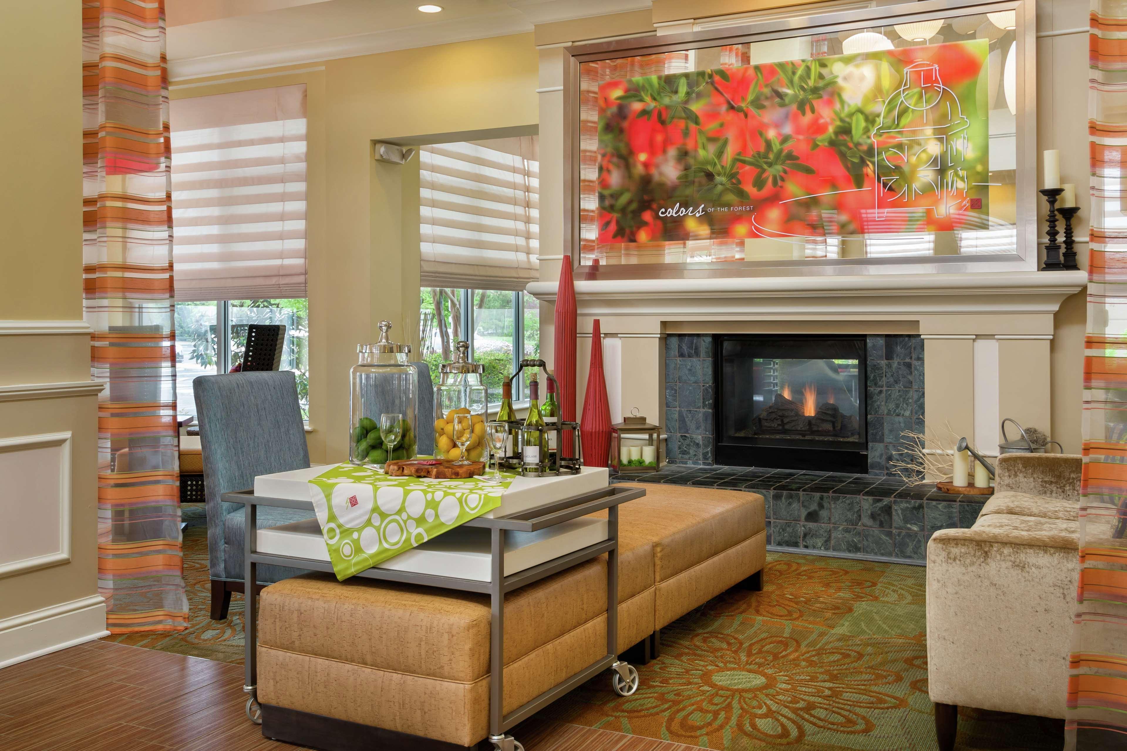 Hilton Garden Inn Newport News Bagian luar foto