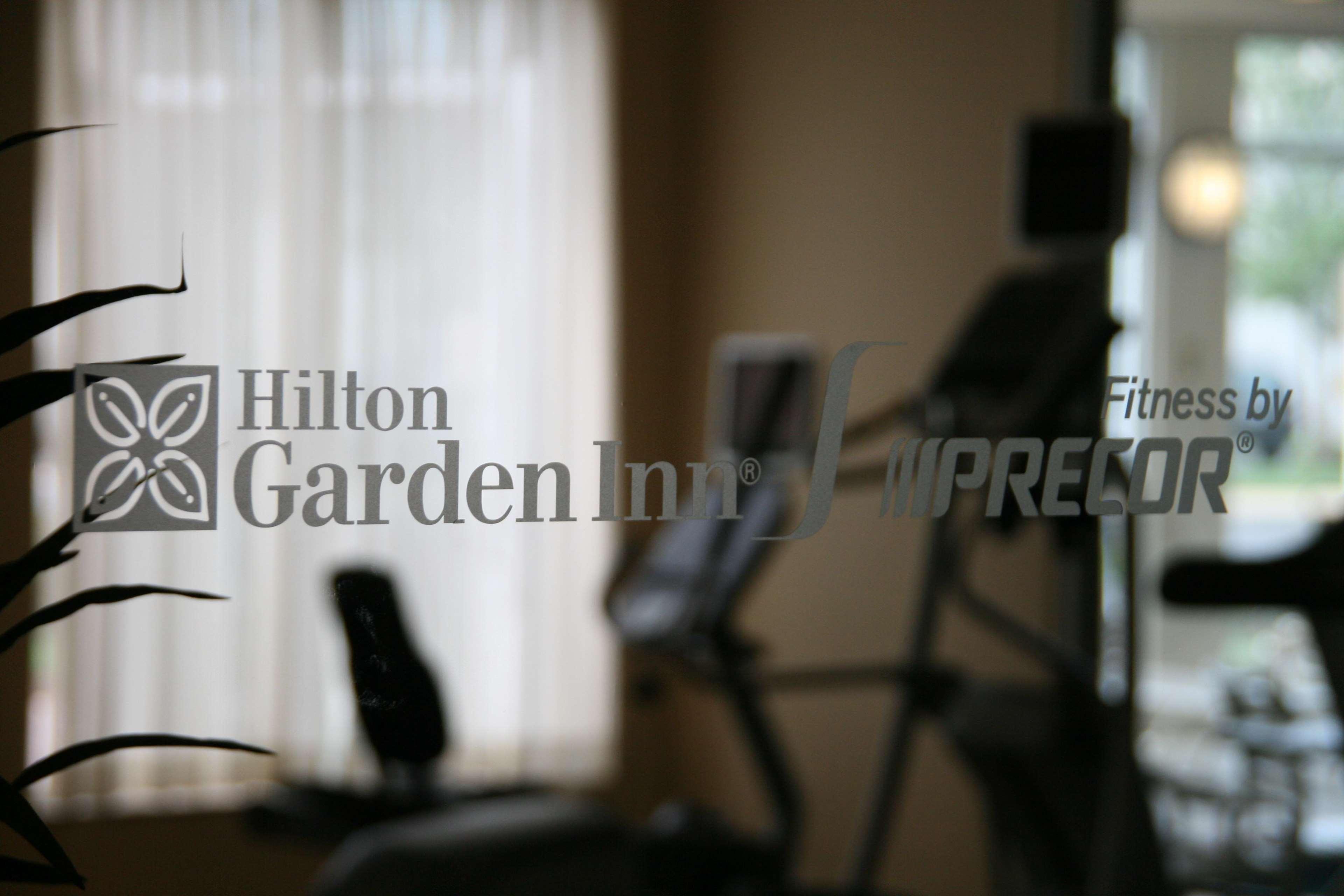 Hilton Garden Inn Newport News Bagian luar foto