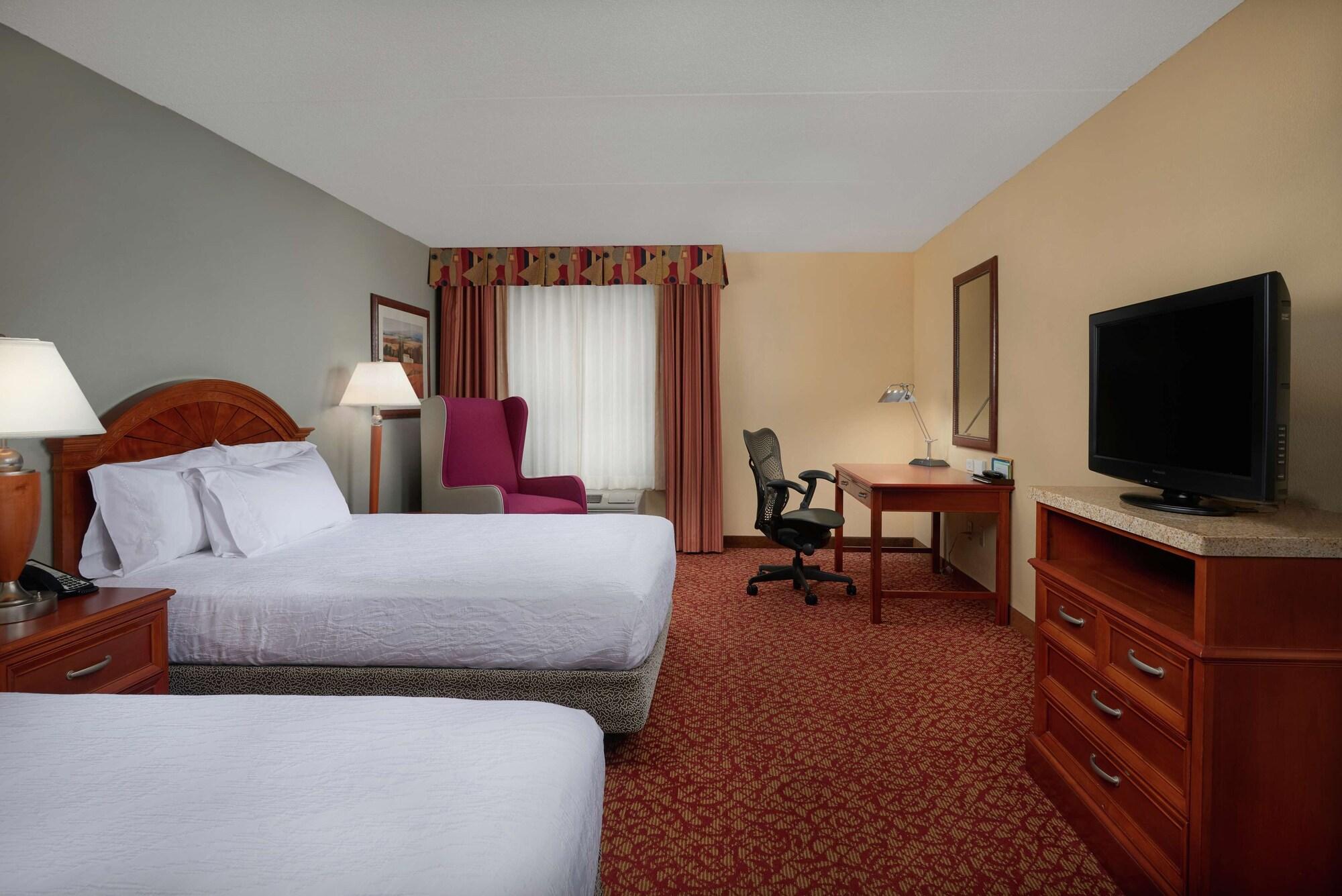 Hilton Garden Inn Newport News Bagian luar foto