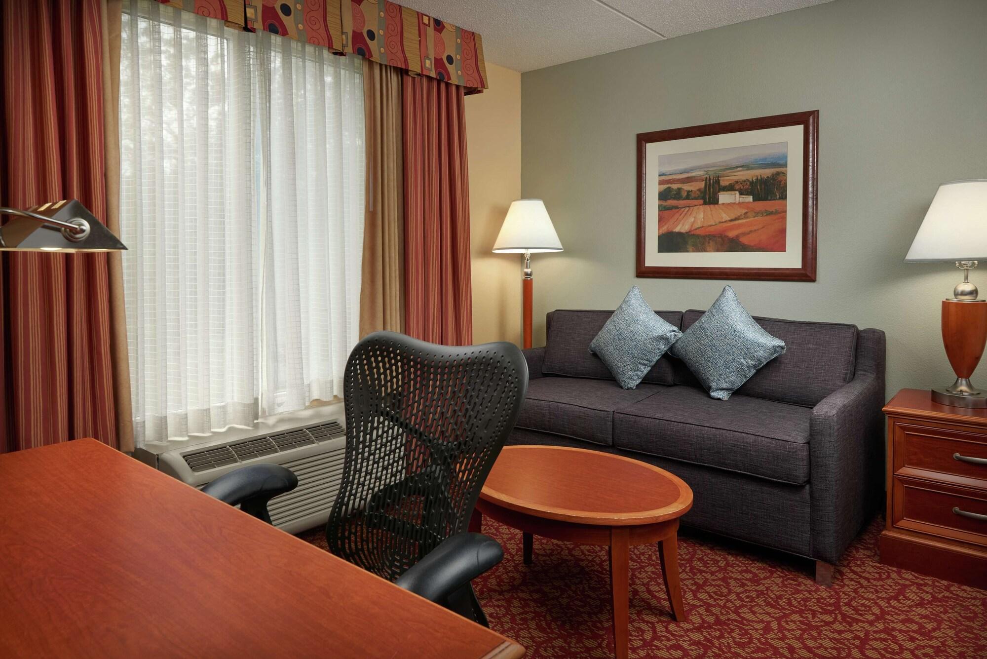 Hilton Garden Inn Newport News Bagian luar foto