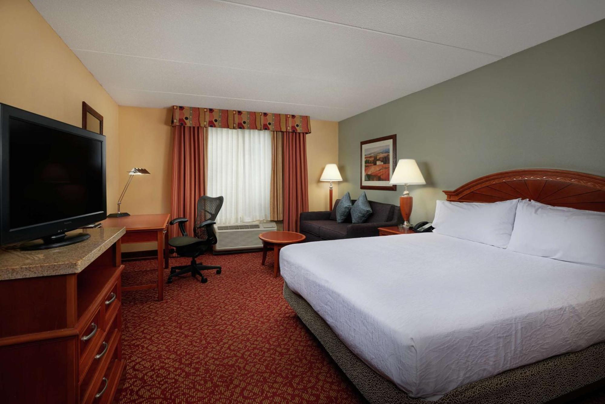 Hilton Garden Inn Newport News Bagian luar foto