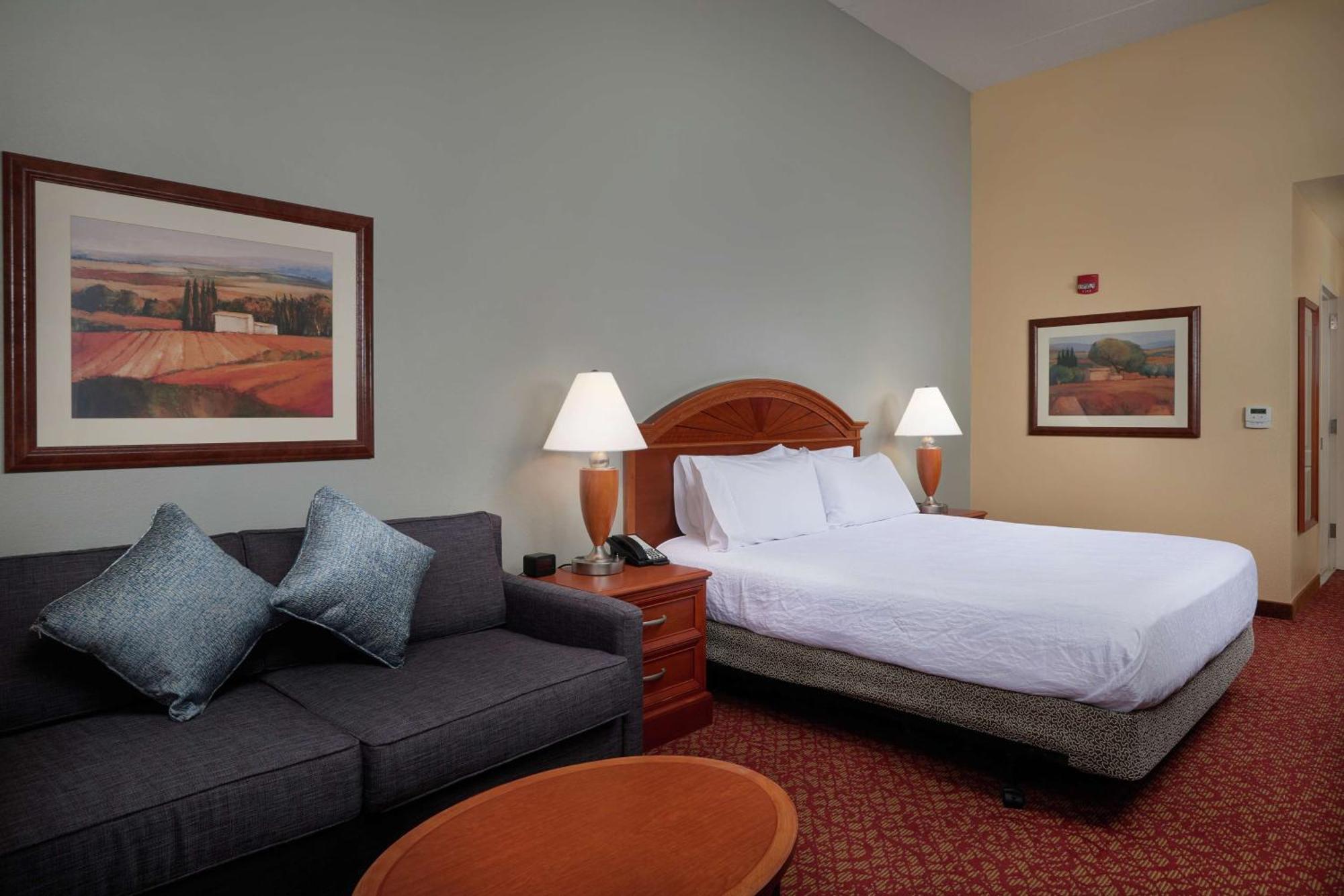 Hilton Garden Inn Newport News Bagian luar foto