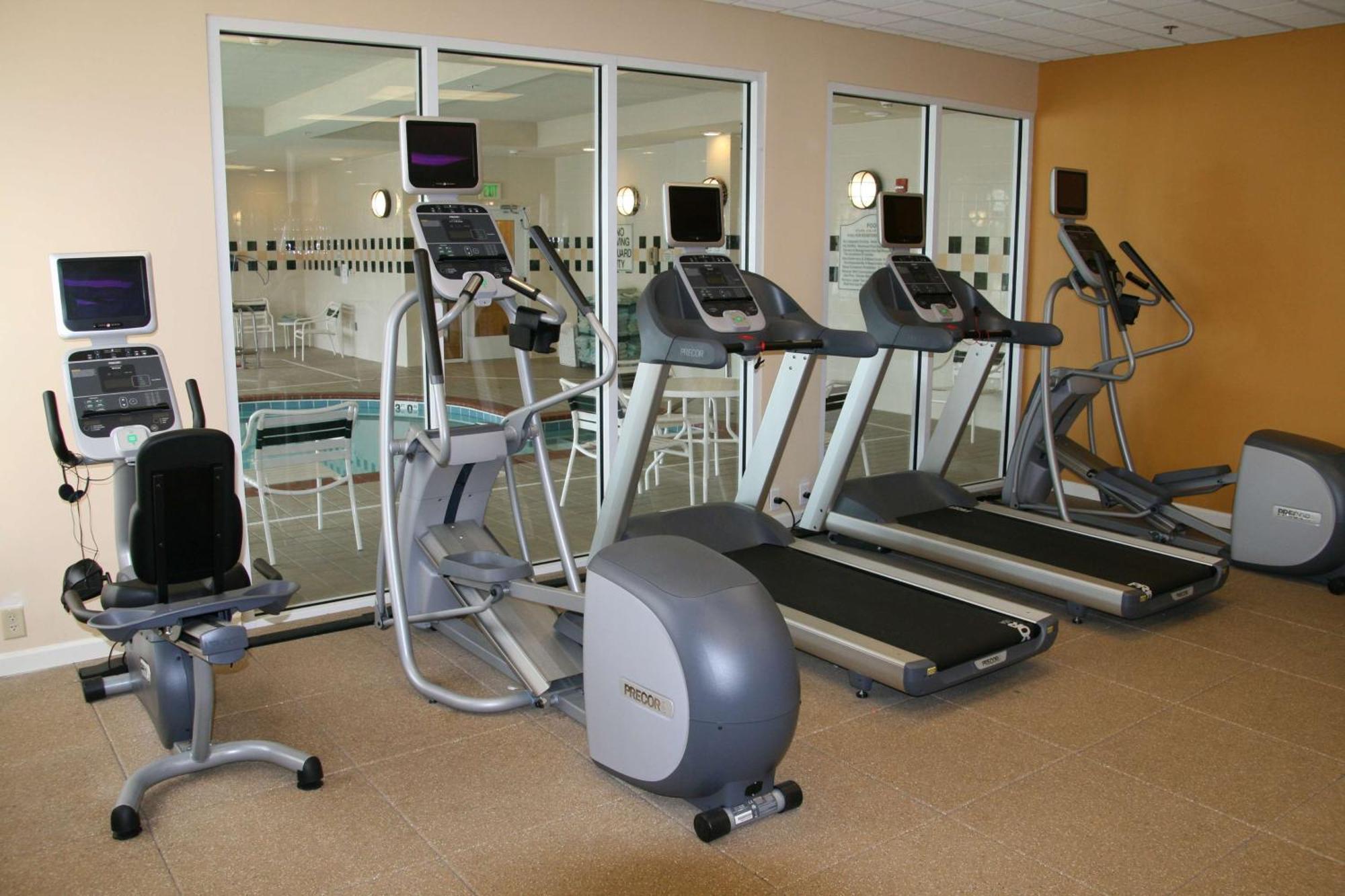 Hilton Garden Inn Newport News Bagian luar foto