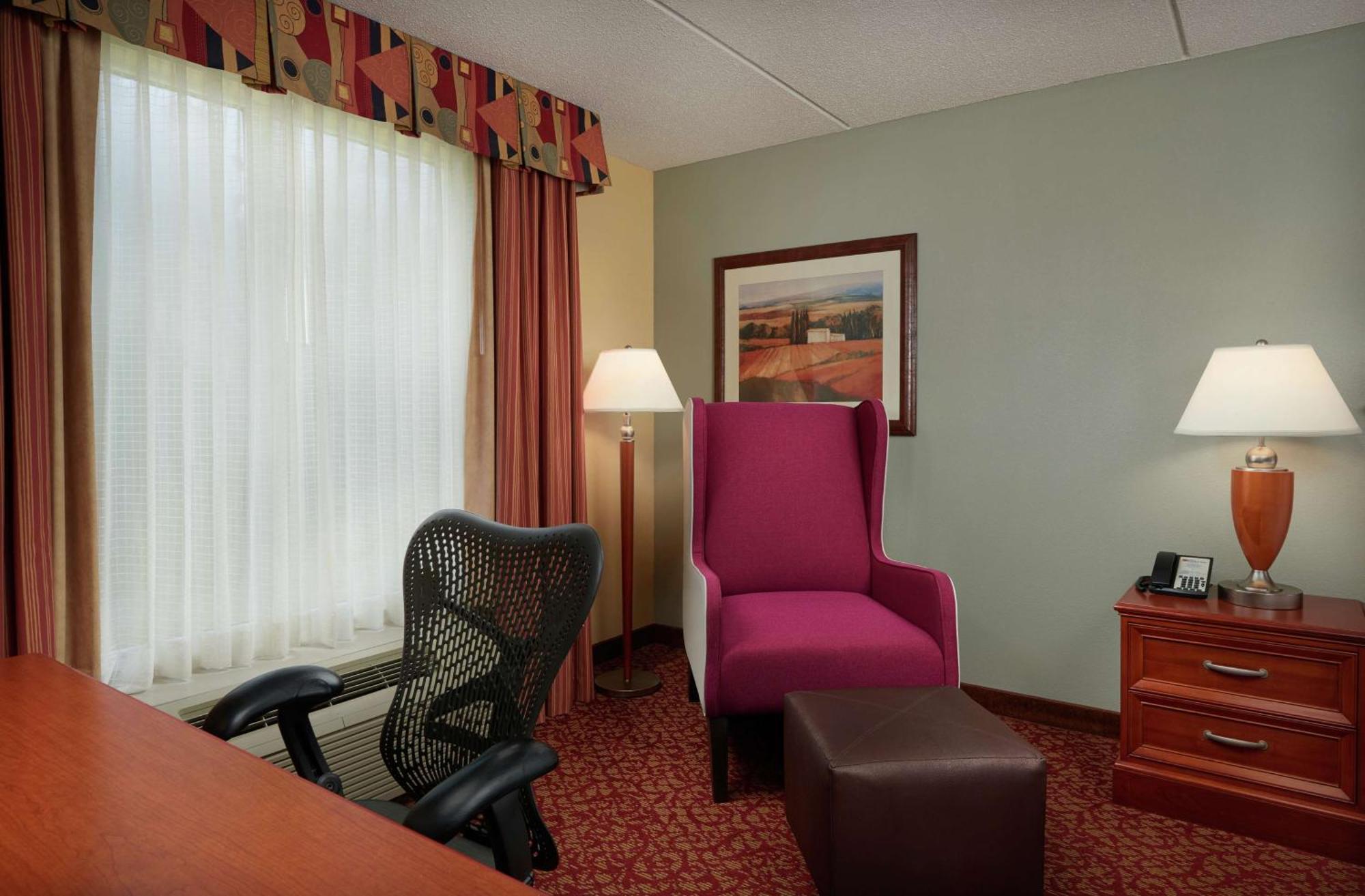 Hilton Garden Inn Newport News Bagian luar foto