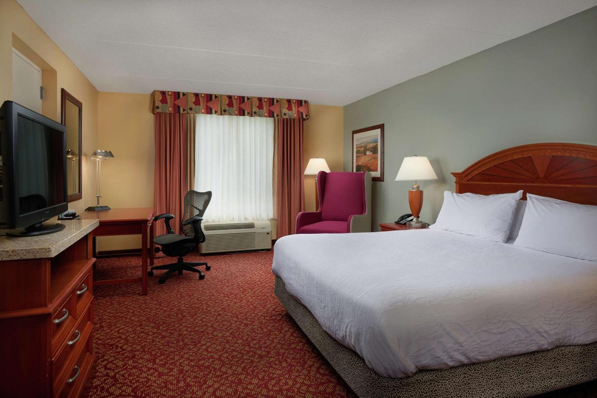 Hilton Garden Inn Newport News Bagian luar foto