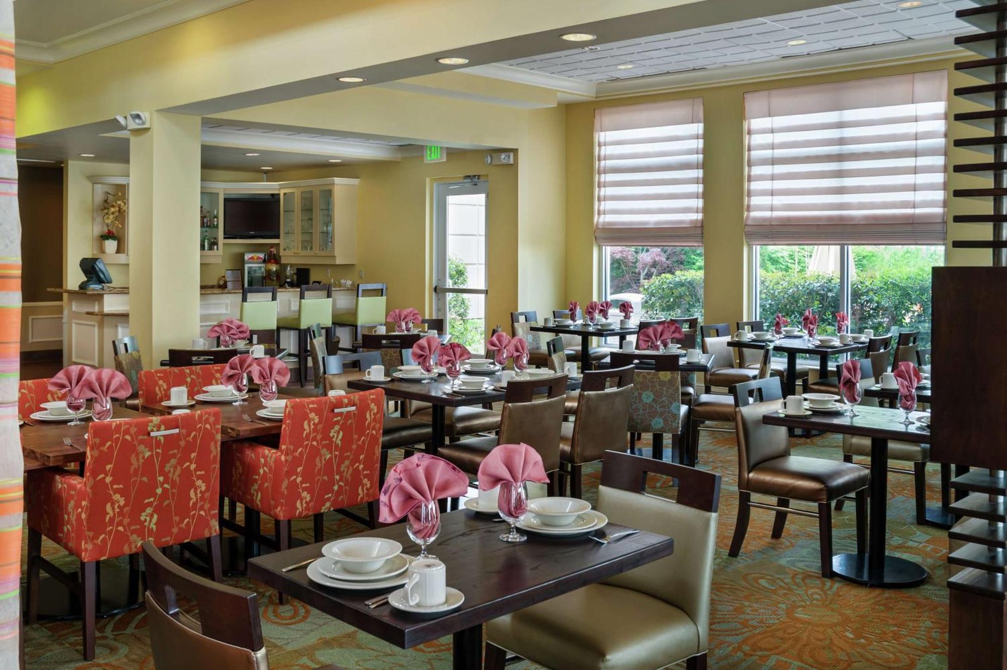Hilton Garden Inn Newport News Bagian luar foto