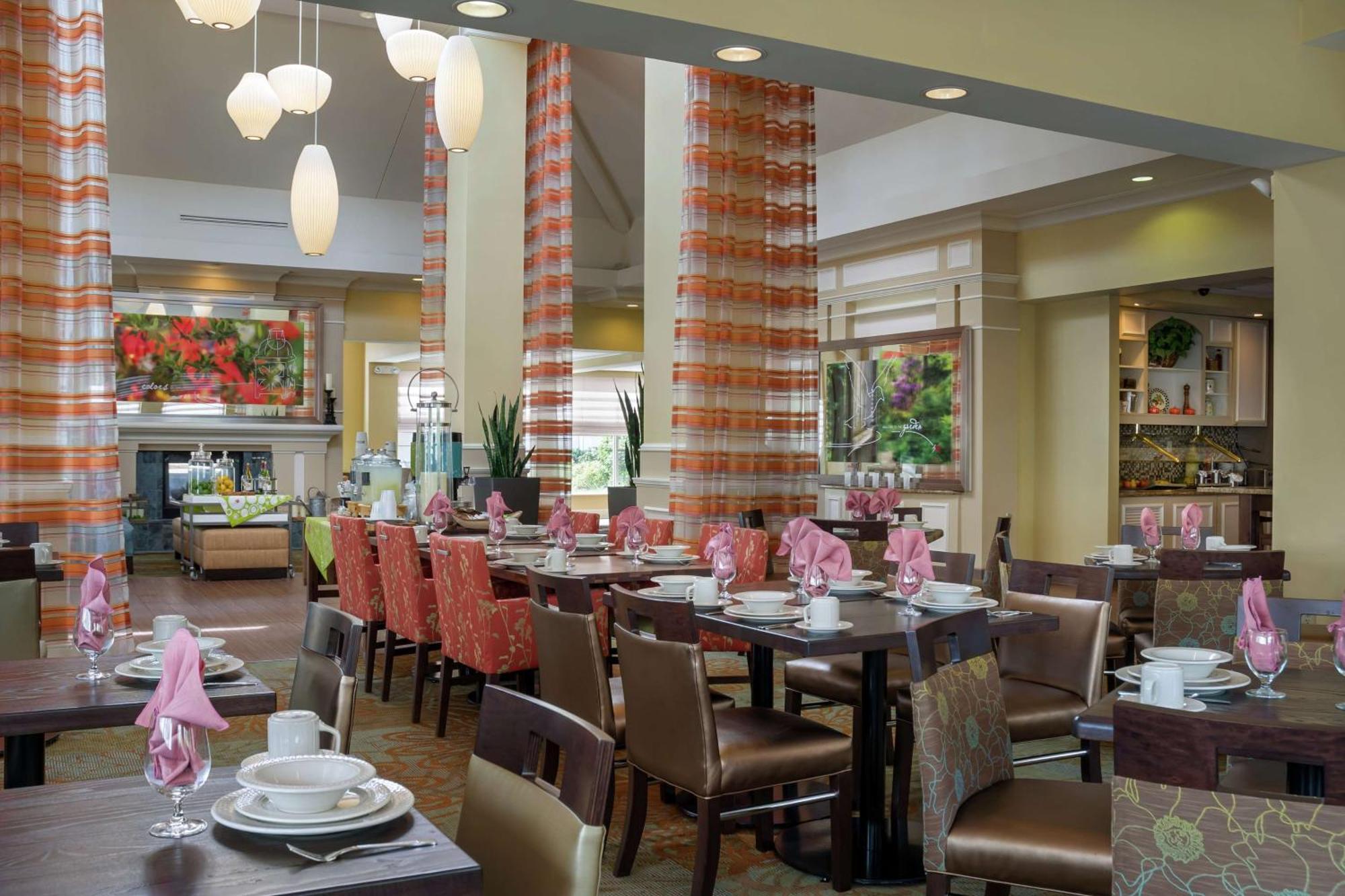 Hilton Garden Inn Newport News Bagian luar foto