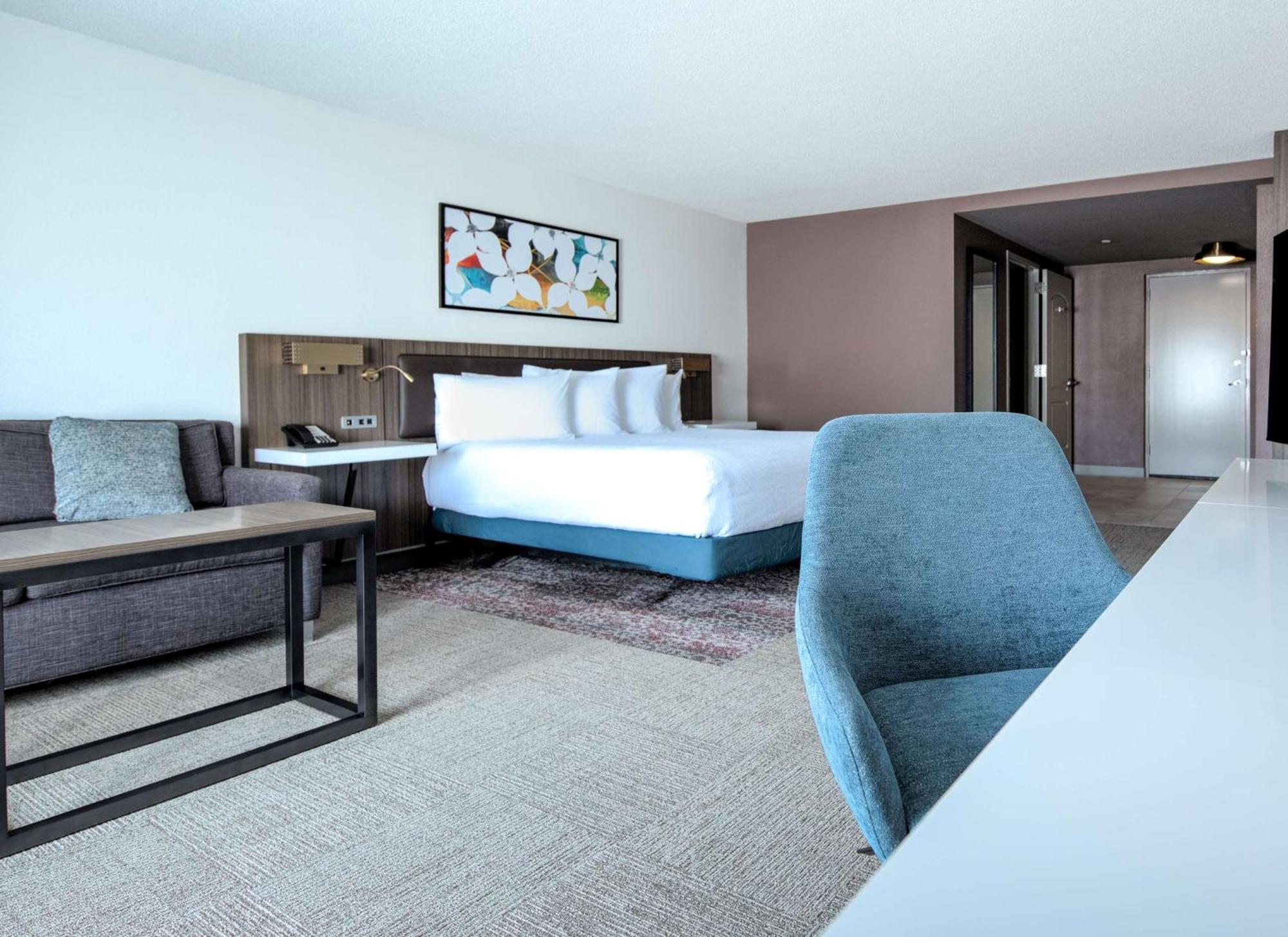 Hilton Garden Inn Newport News Bagian luar foto