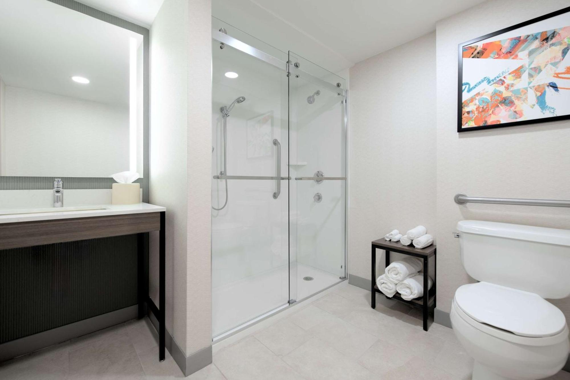 Hilton Garden Inn Newport News Bagian luar foto