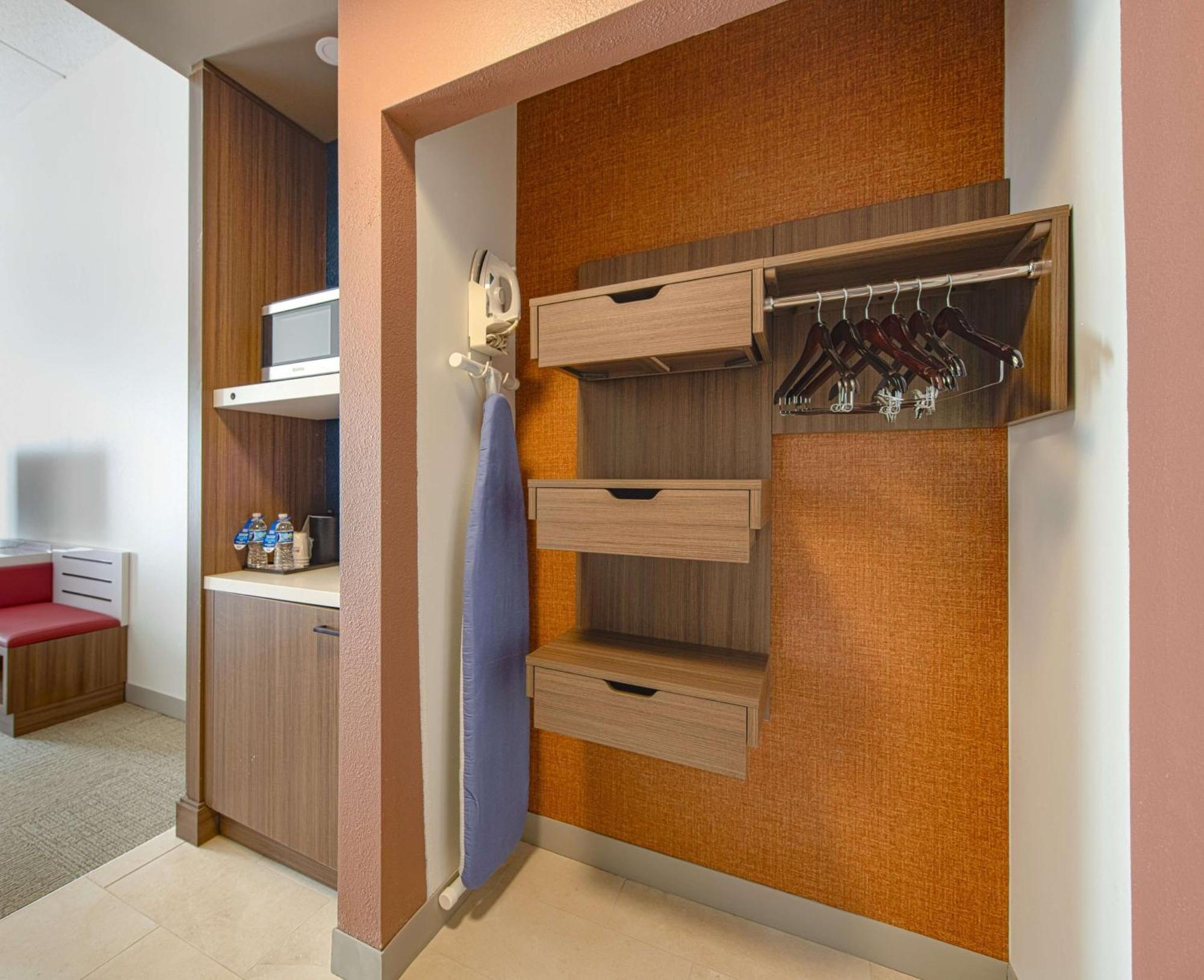 Hilton Garden Inn Newport News Bagian luar foto