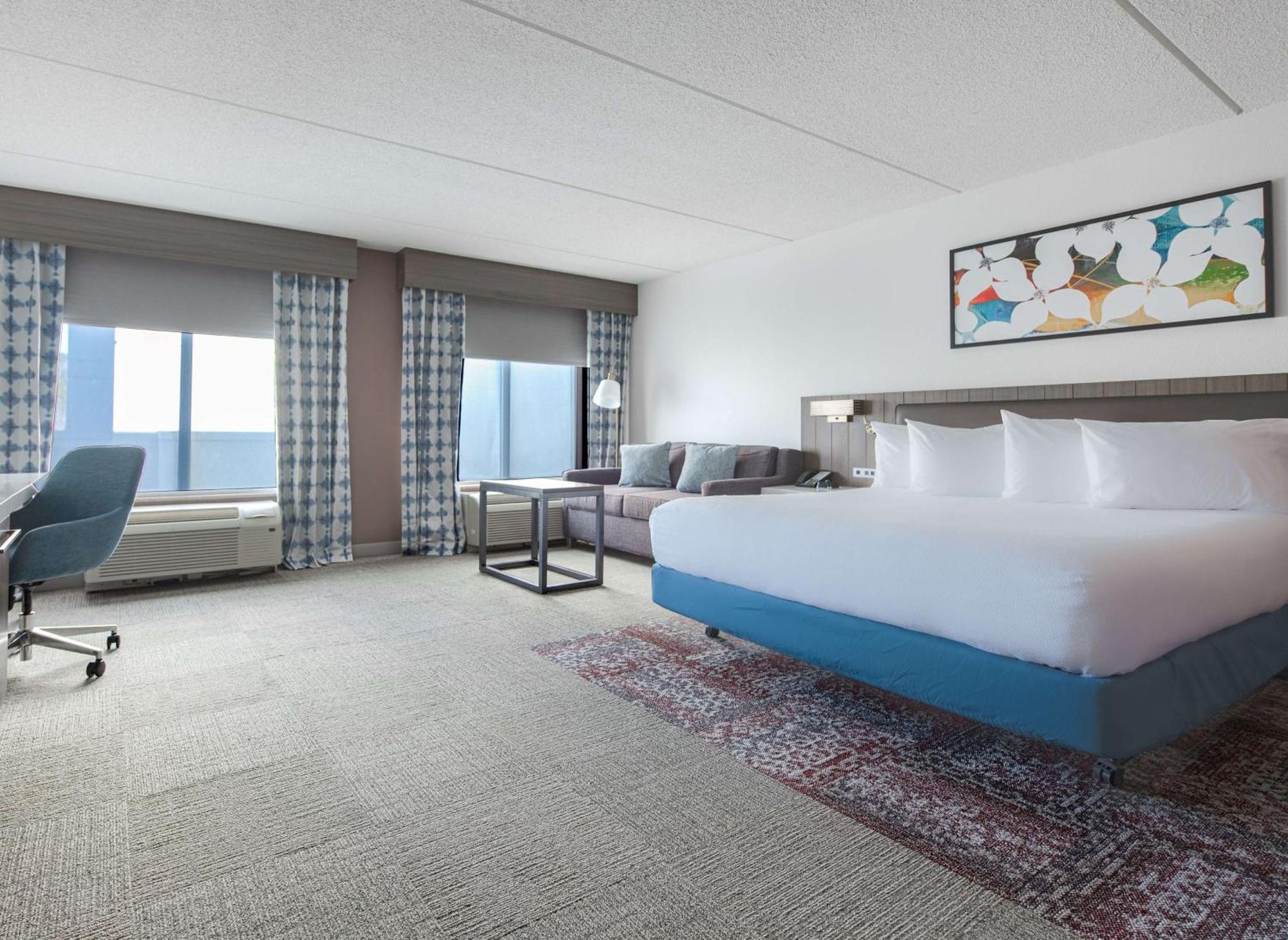 Hilton Garden Inn Newport News Bagian luar foto