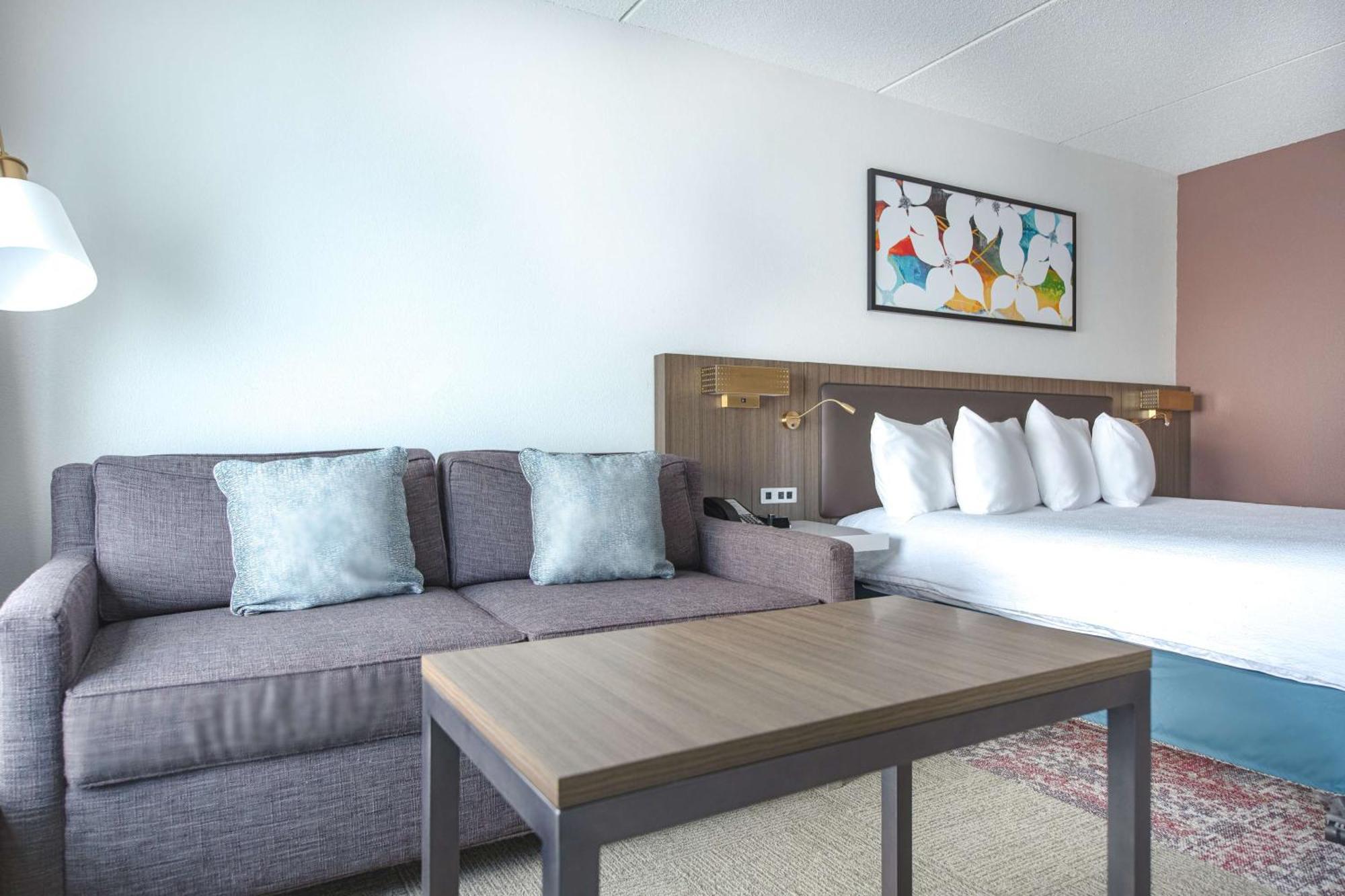 Hilton Garden Inn Newport News Bagian luar foto